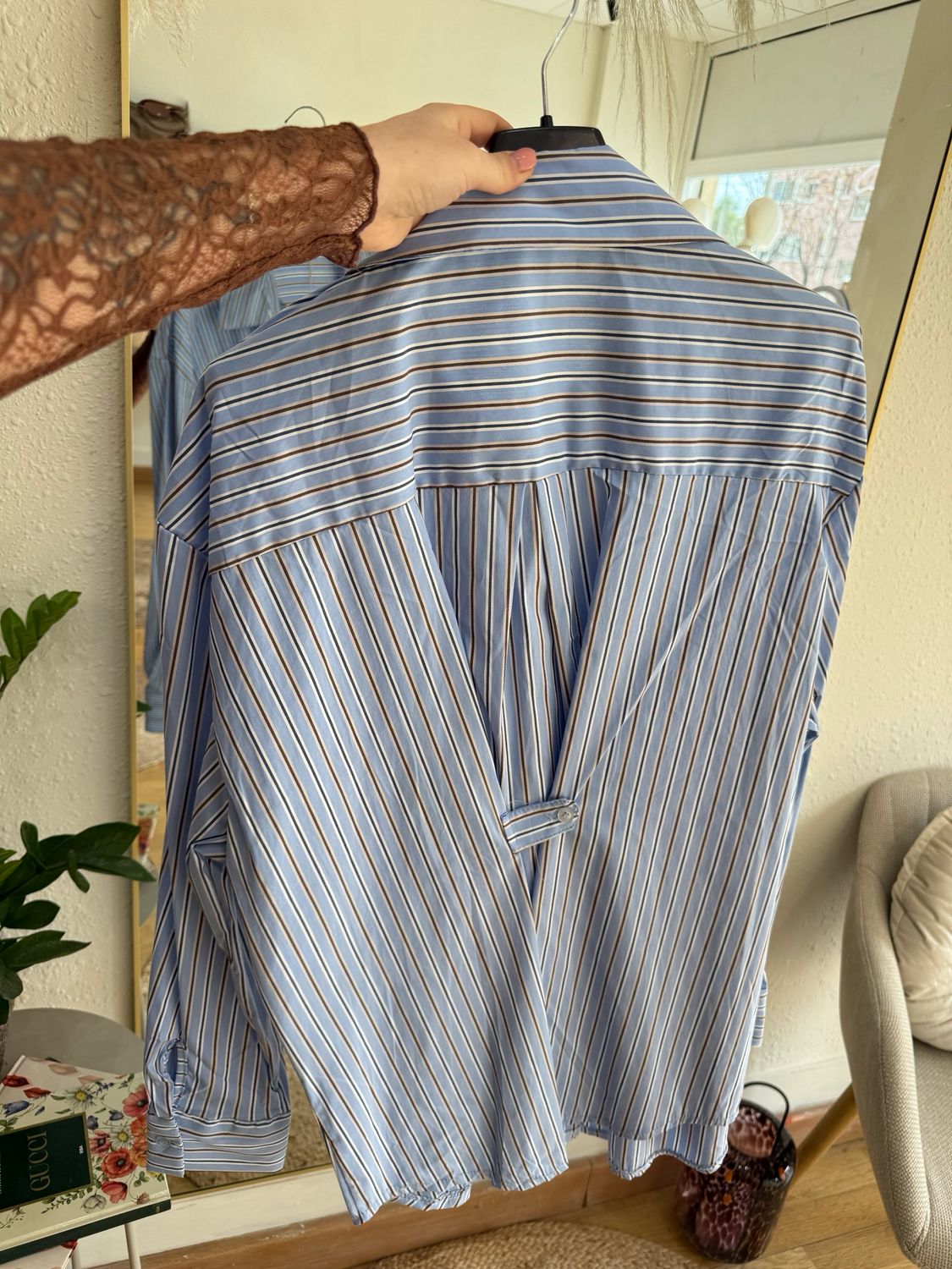 Camisa Rayas Botón Trasero