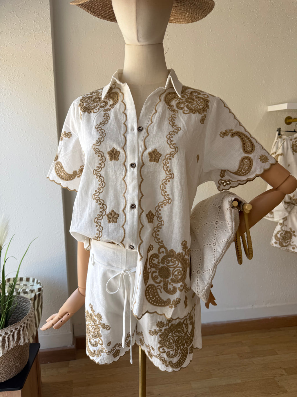 Camisa lino bordado beige