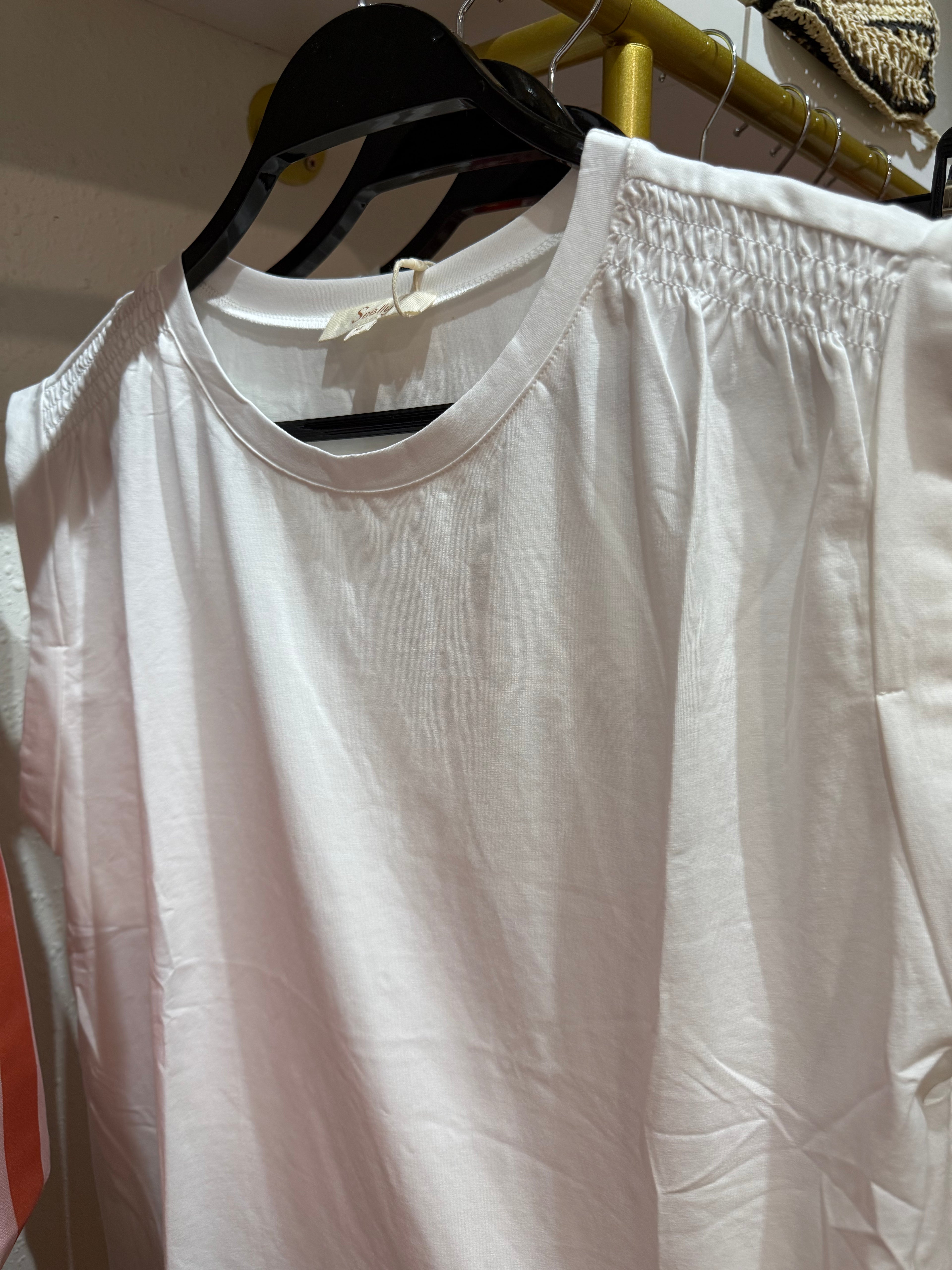 Camiseta hombro fruncido